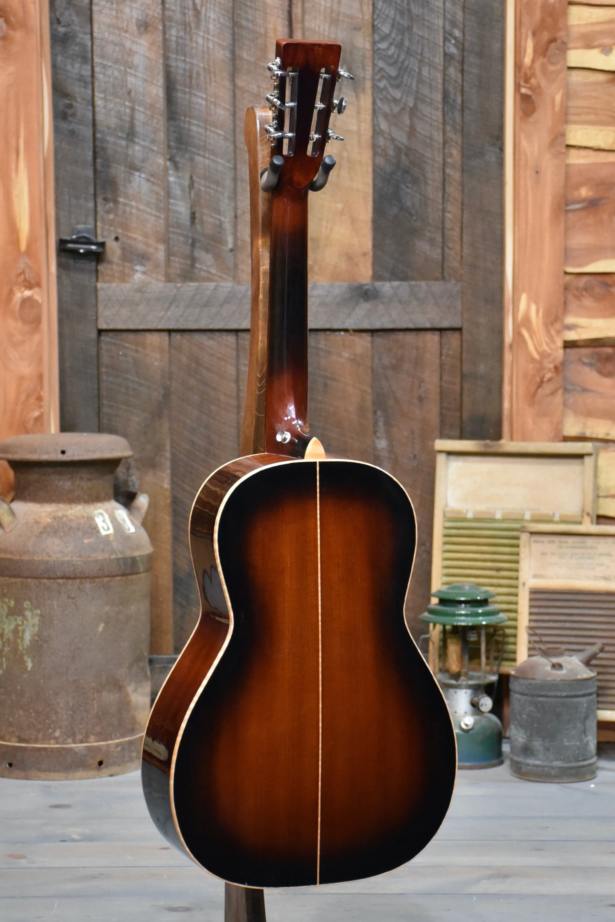 Pre-Owned Hinde 00 Size Guitar With Case