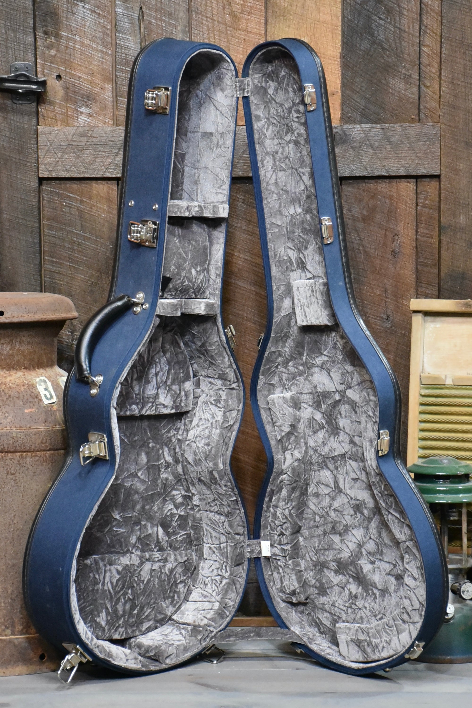 Pre-Owned Hinde 00 Size Guitar With Case