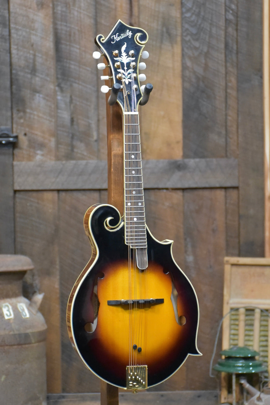 Pre-Owned Kentucky KM-650 Standard F-Style Mandolin With Case