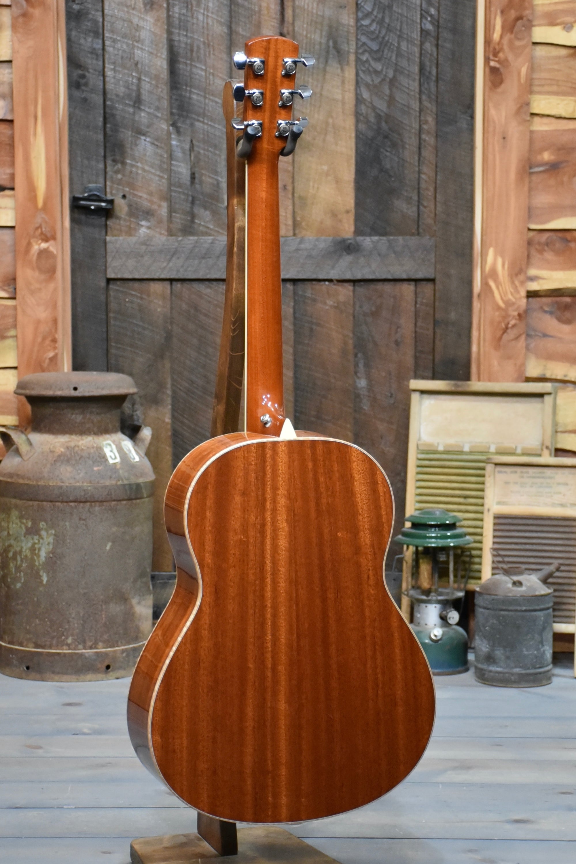 Pre-Owned Larivee L-O5 Dreadnought Acoustic Guitar With Case