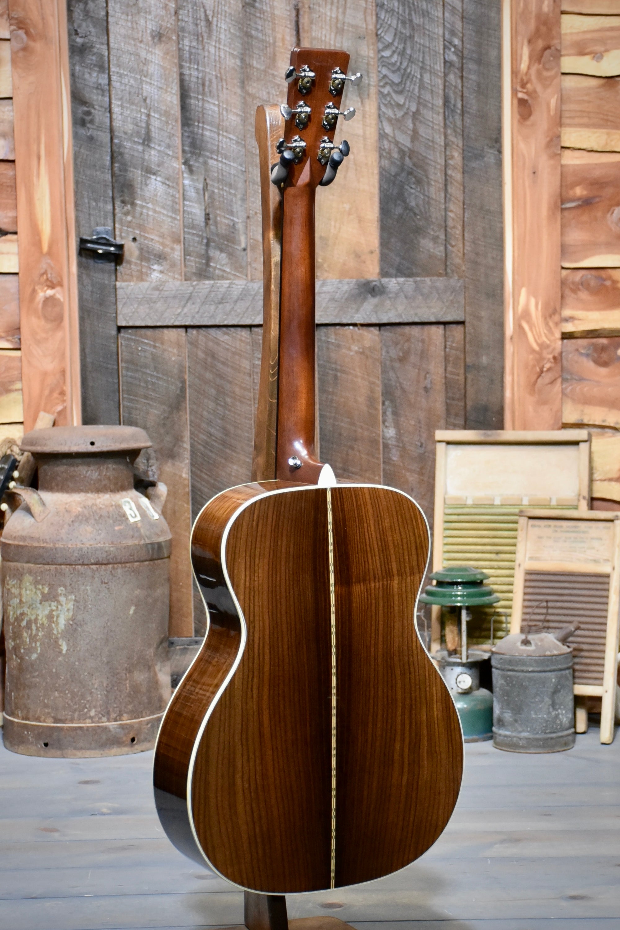 Pre-Owned Martin OM-28 Custom Shop Guitar With Case - Banjo