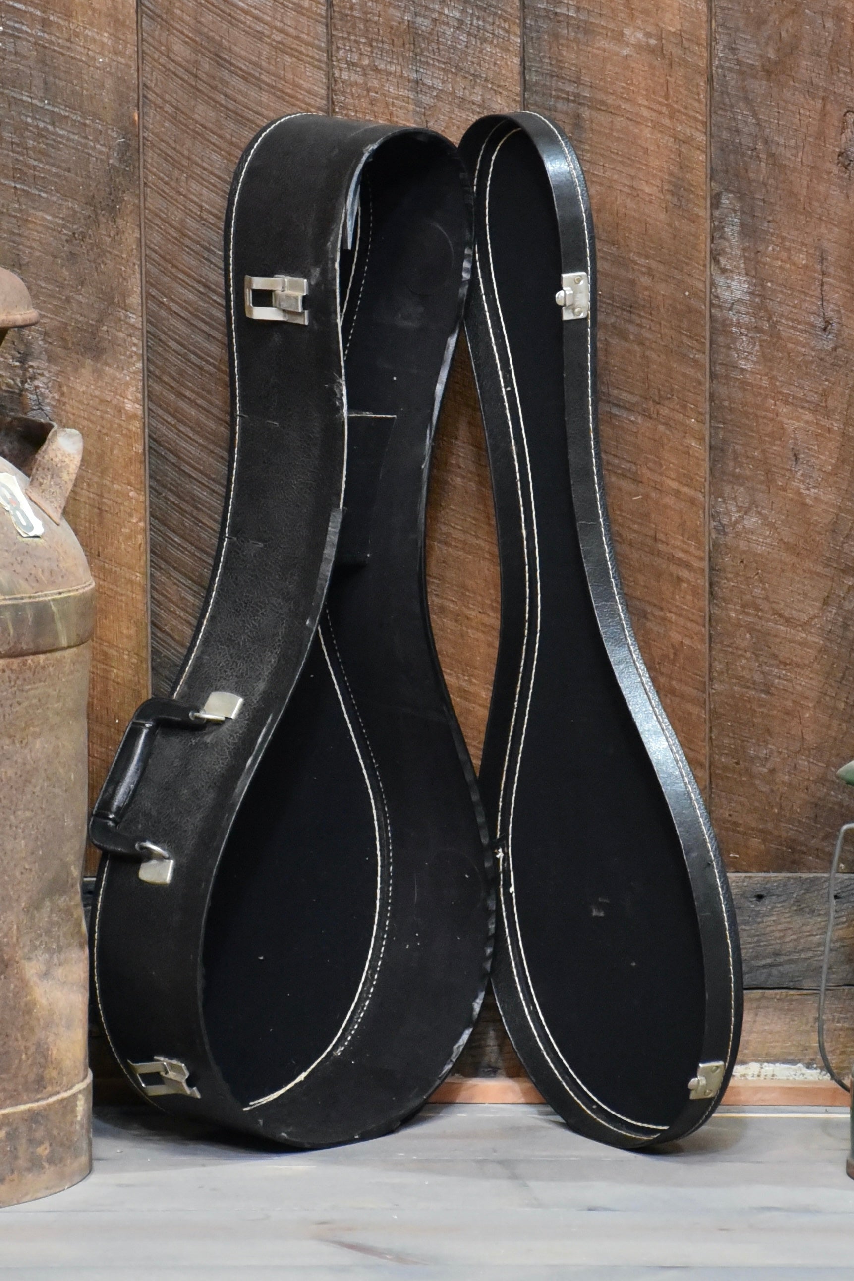 Pre-Owned Rose 2-Point Style Mandolin with Case