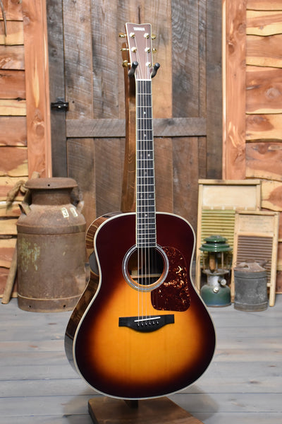 Pre-Owned Yamaha LL16BSHB Handcrafted A.R.E. Acoustic-Electric Guitar With Case - Brown Sunburst