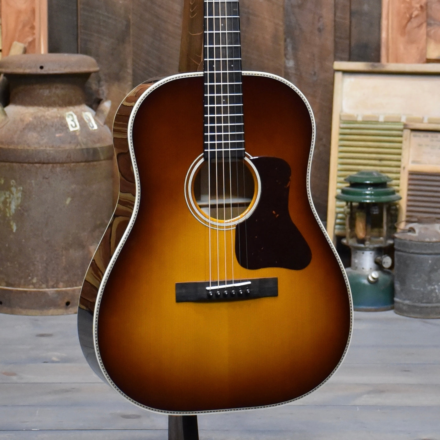 Recording King RD-328 Dreadnought Acoustic Guitar - Banjo Recording King RD-328 Dreadnought Acoustic Guitar - Banjo
