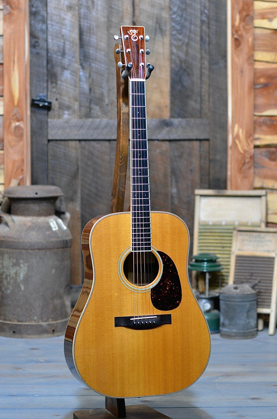 Pre-Owned 1993 Santa Cruz Vintage Artist Dreadnought Guitar With Case