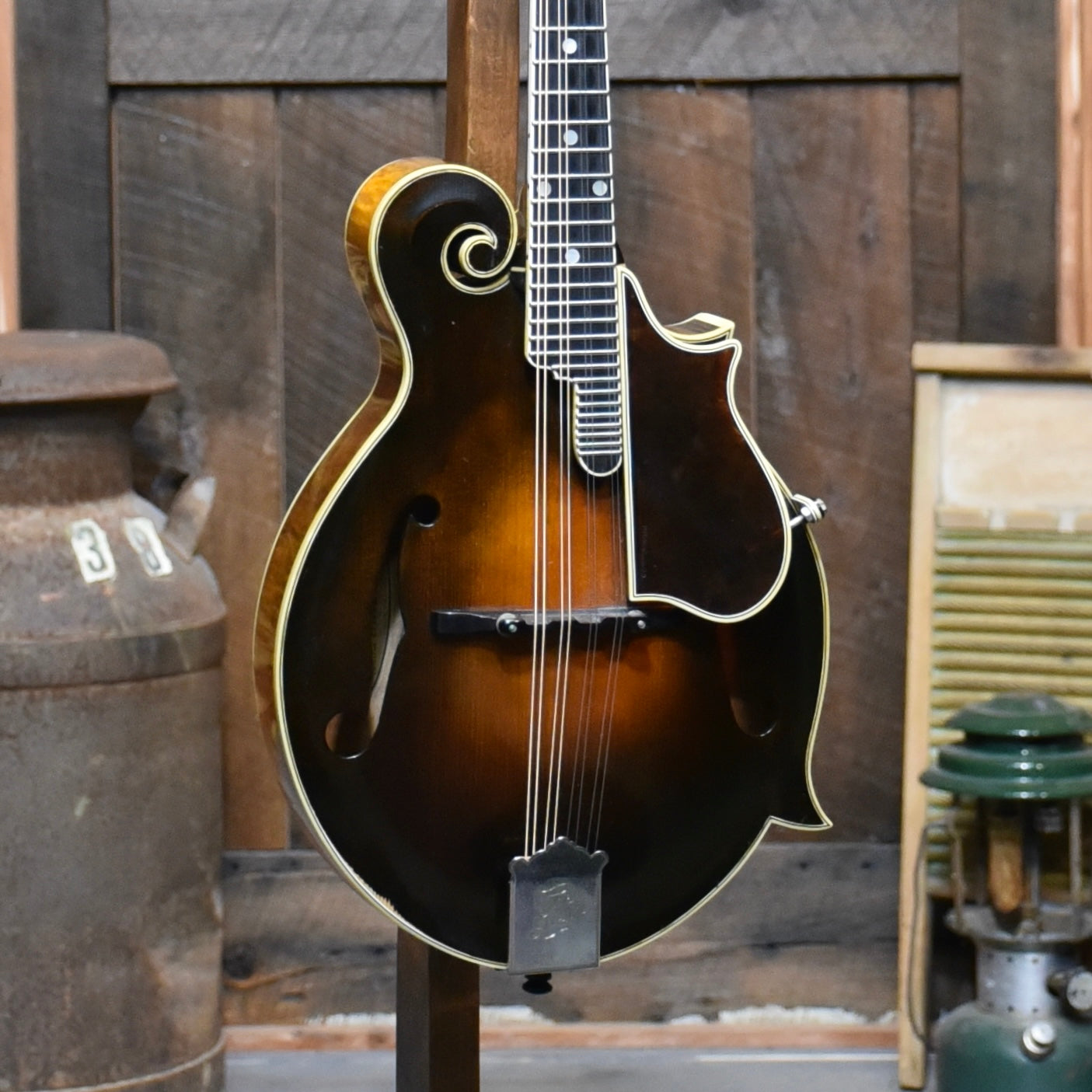 Pre-Owned 1924 Gibson Lloyd Loar Mandolin With Case
