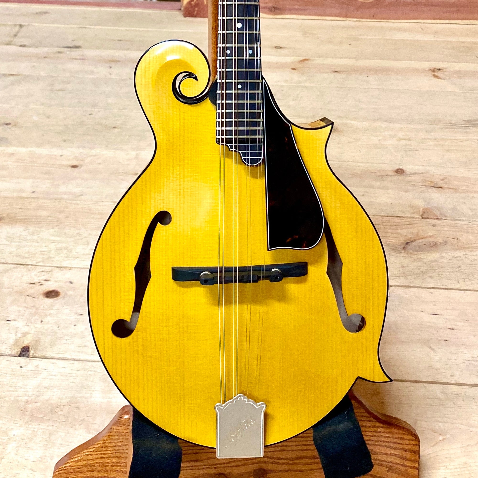 Northfield Big Mon Natural Finish Tortoise Bound F-Style Mandolin With Case