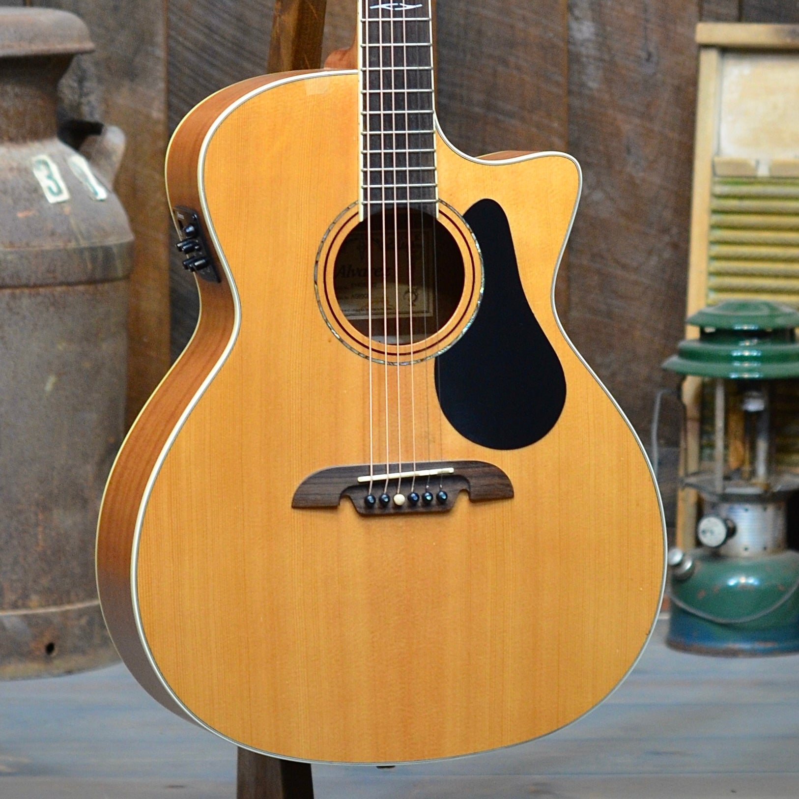 Pre-Owned Alvarez AG60-CE Guitar