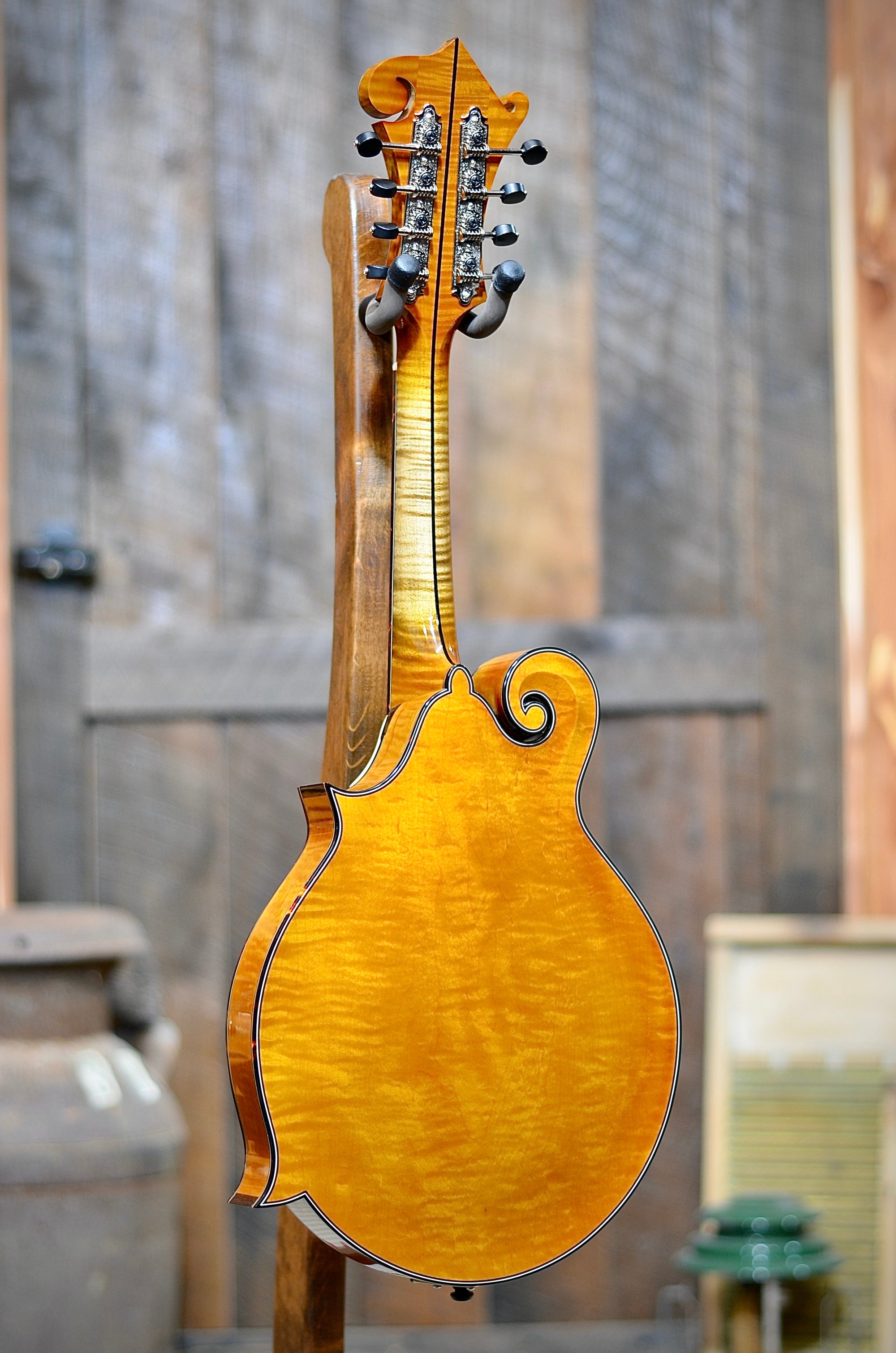 Northfield Artist Series Premium F-Style Honey Wide-Nut One Piece Back Mandolin With Case