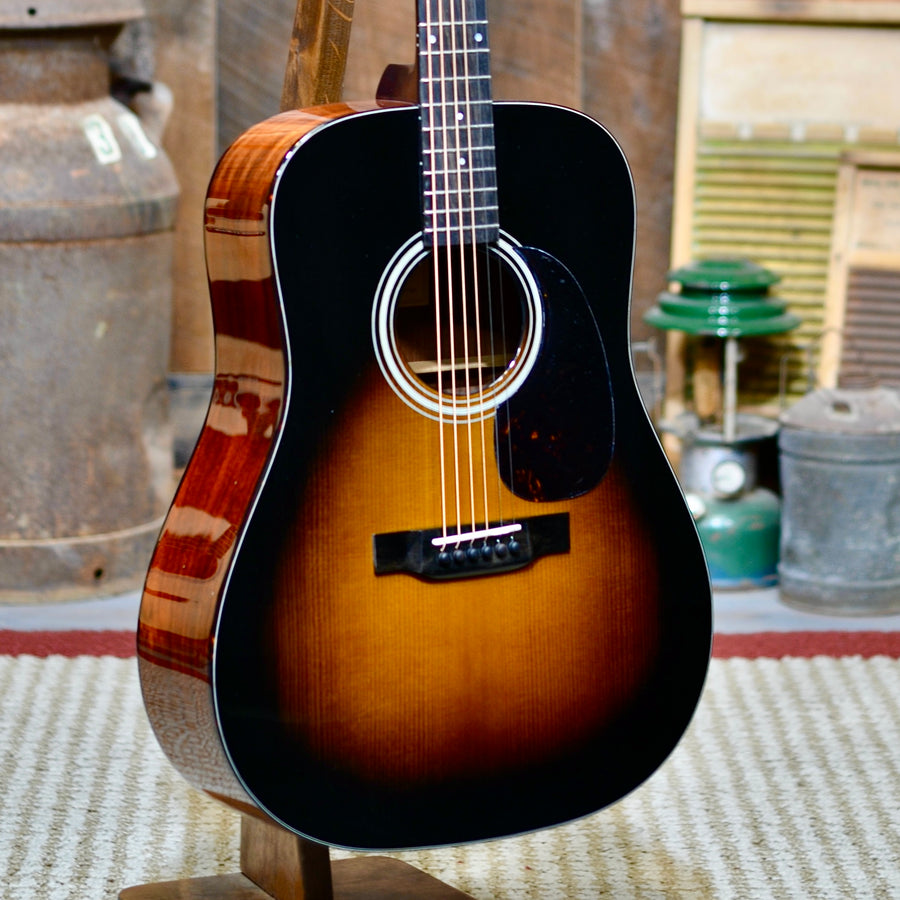 Eastman E10D-TC-SB Sunburst Adirondack/Mahogany Dreadnought Guitar With Case
