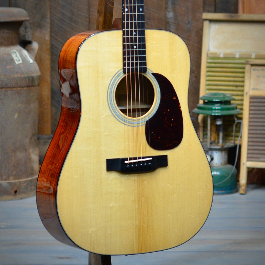 Eastman E6D-TC Dreadnought Acoustic Guitar With Case