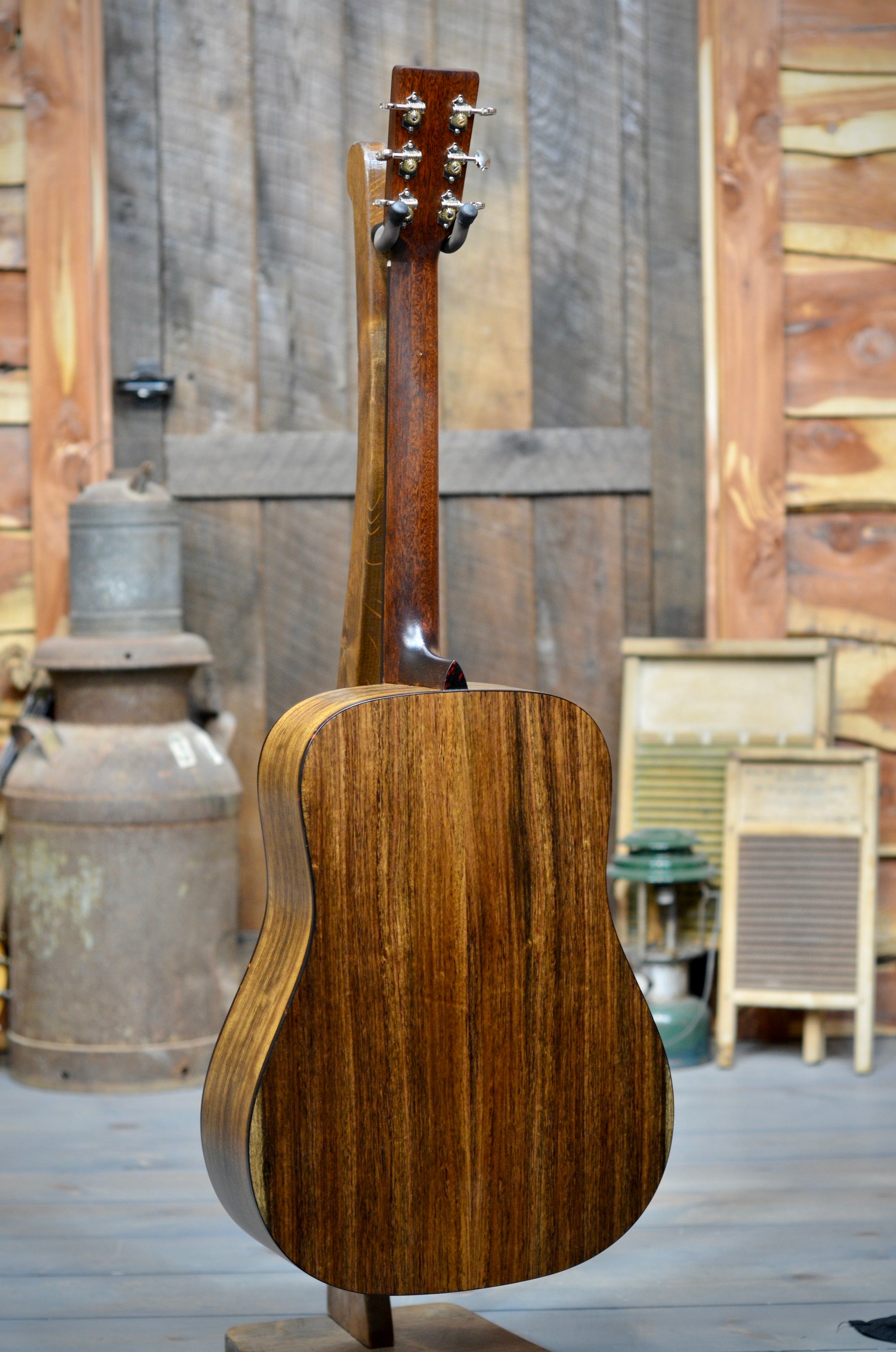 Eastman E3DE Dreadnought Acoustic/Electric Guitar With Case