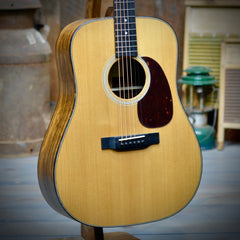 ジェームズ・ボンド　小道具 Eastman E3DE Dreadnought Acoustic/Electric Guitar With Case