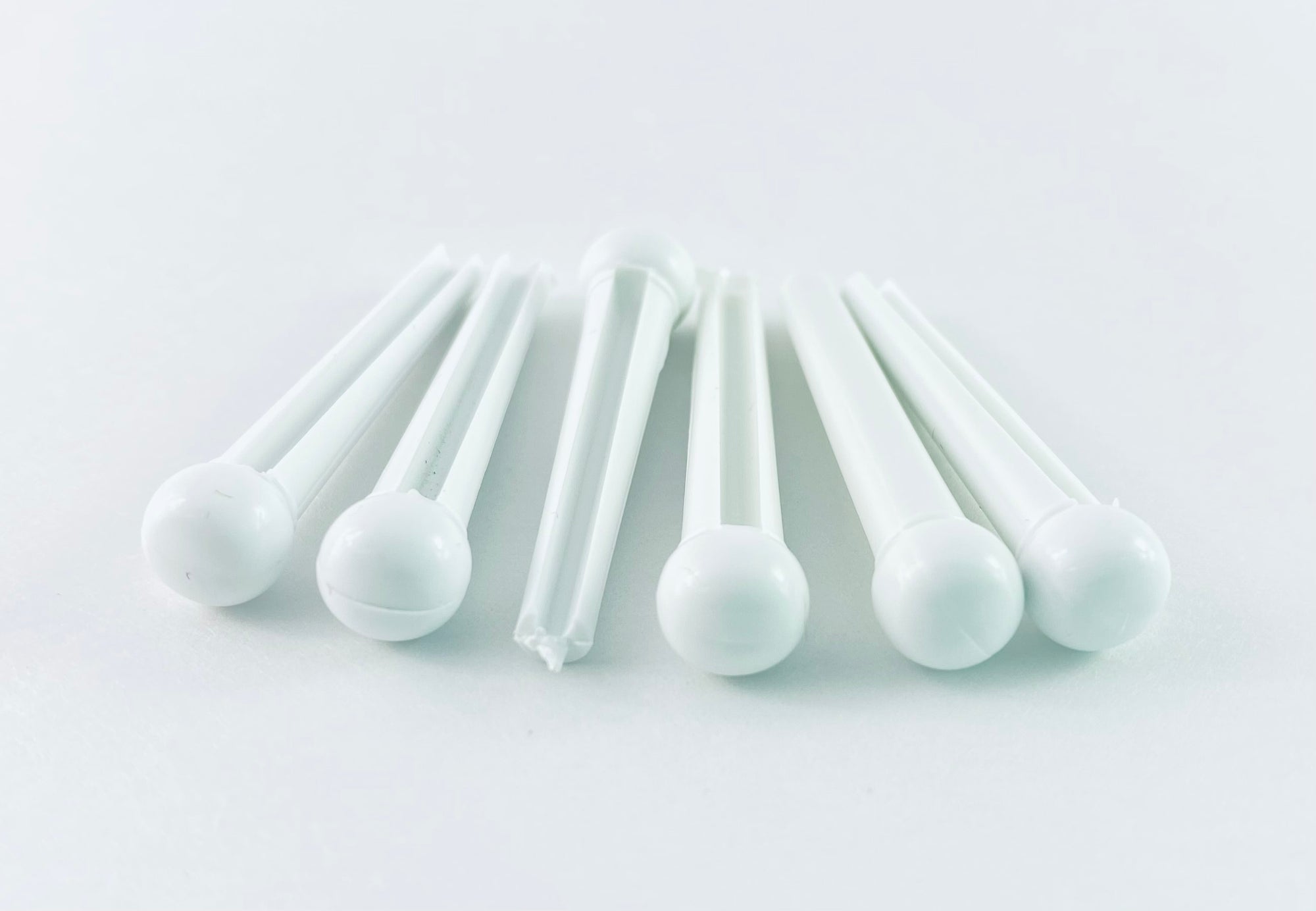 Golden Gate F-0004 Acoustic Guitar Bridge Pins – White – Set of 6