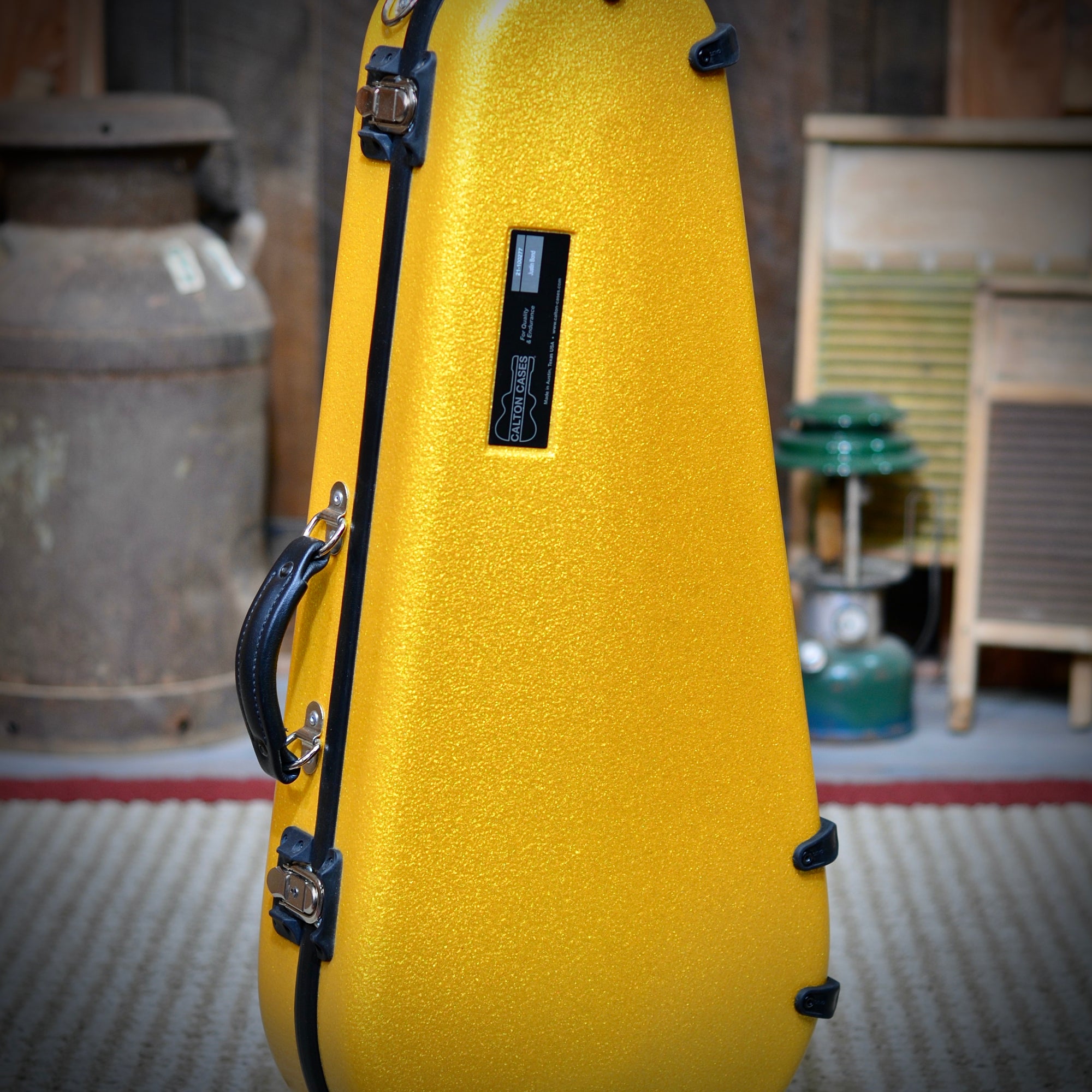 Pre -Owned Calton Cases Mandolin Flight Case - Yellow Sparkle With Green Interior