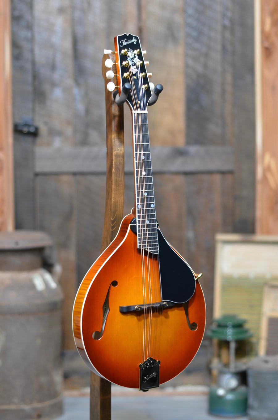 Kentucky KM-505 Artist A-Style Mandolin in Amberburst With Case