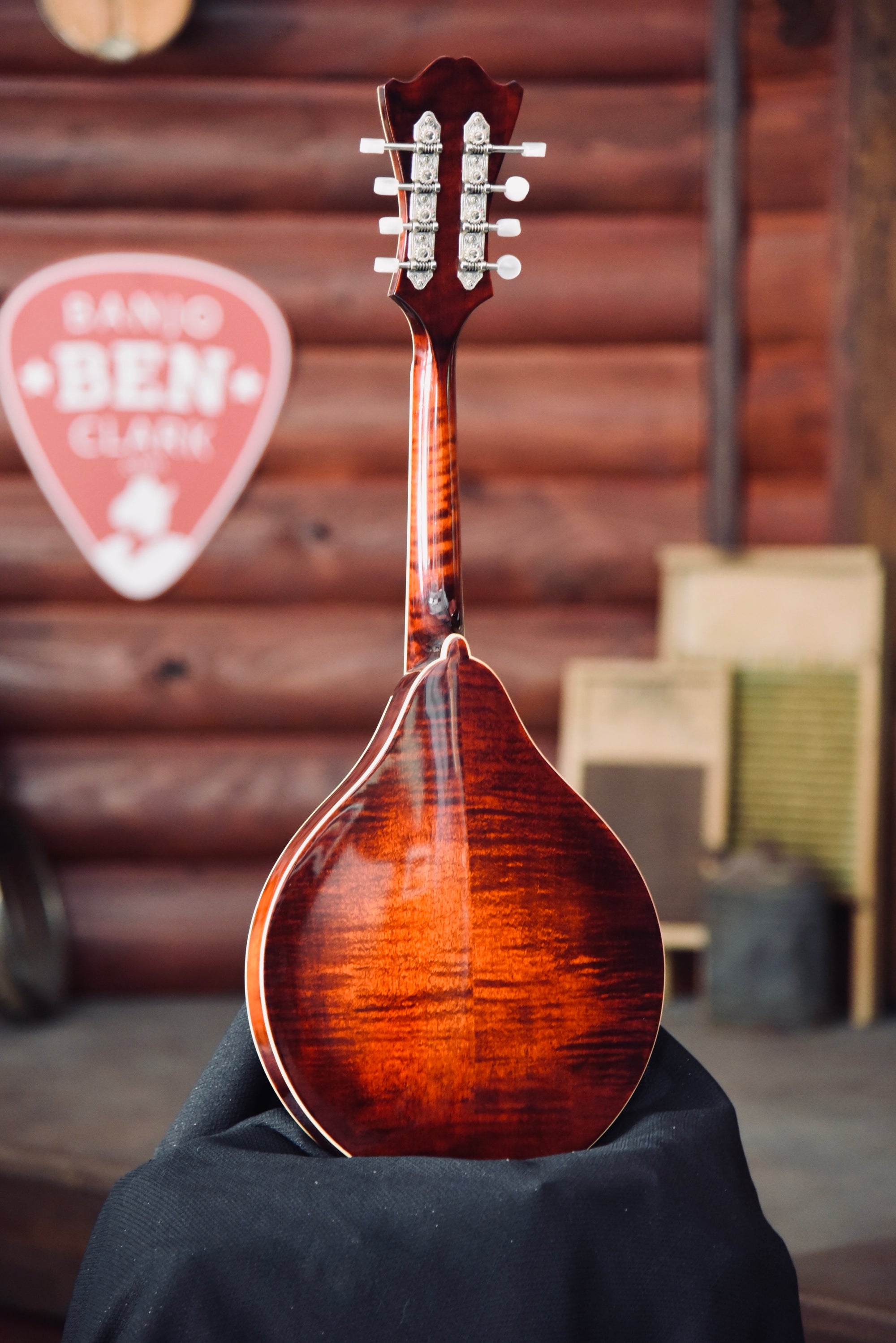 Pre-Owned Eastman MD605 A-Style Mandolin With Case