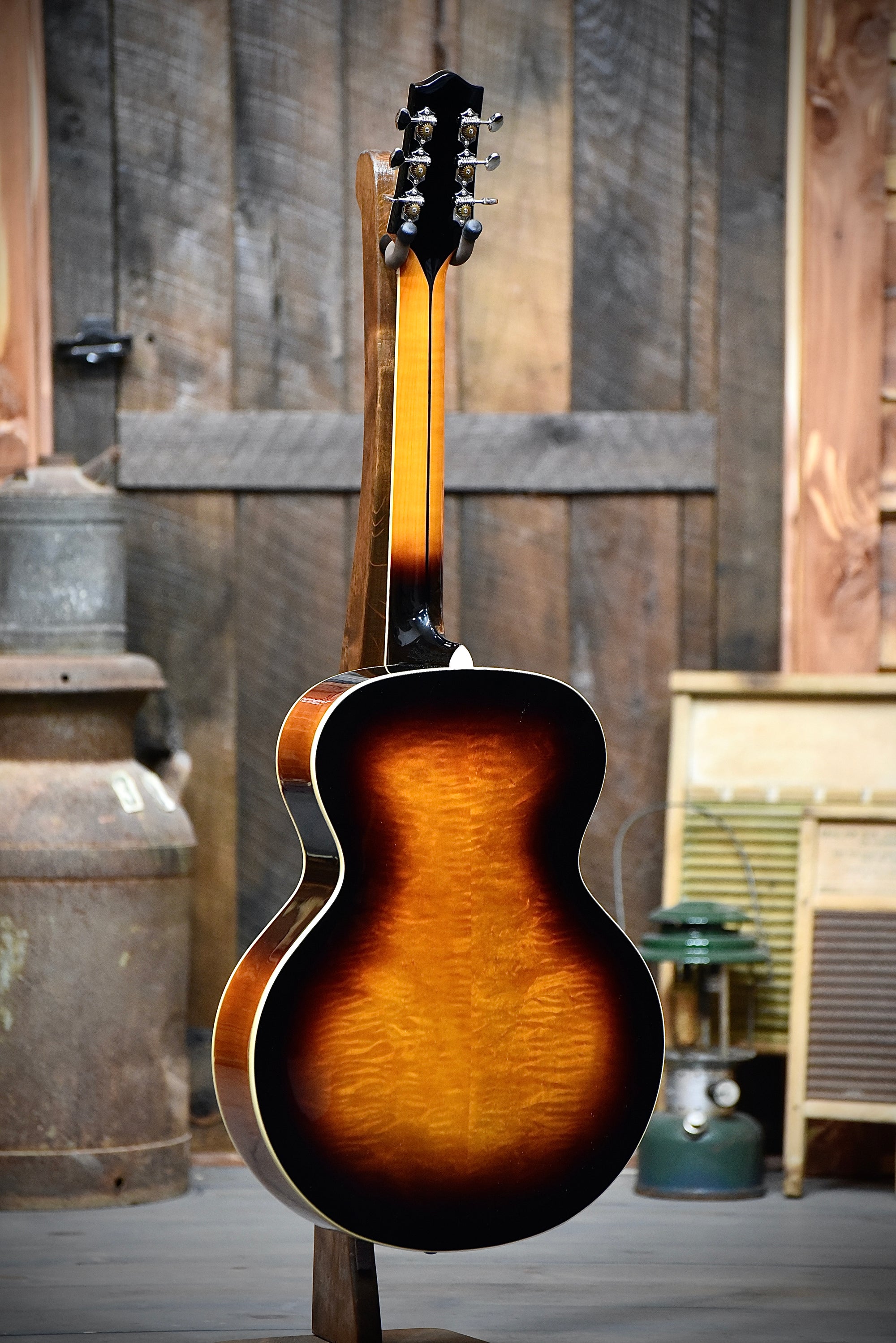Loar LH-700-VS Vintage Archtop Guitar With Case - Banjo Ben's 