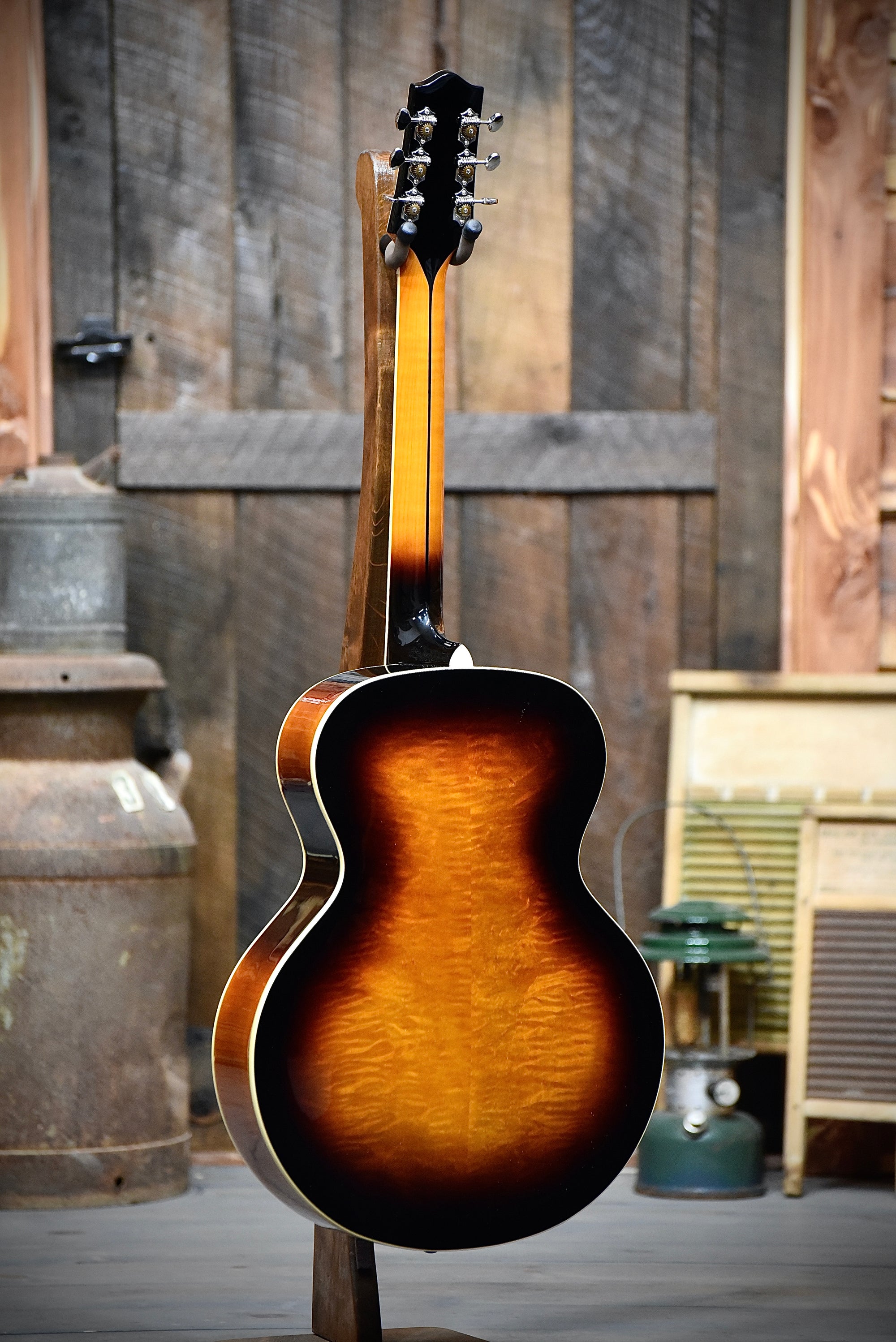 The Loar LH-700 ヴィンテージサンバースト