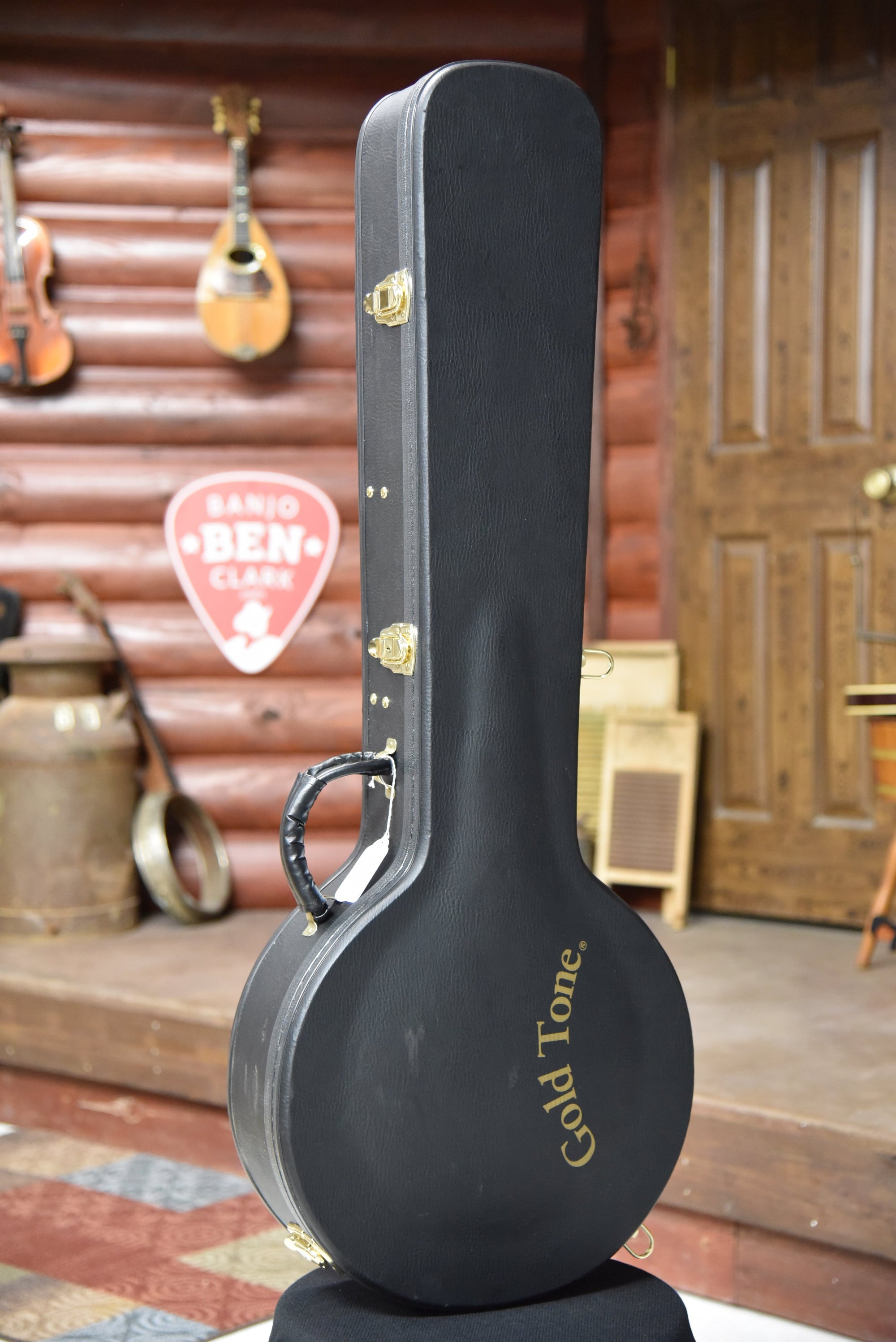 Pre-Owned Gold Tone Style 3 “Twanger” 5-String Bluegrass Banjo With Engraved Armrest And With Case