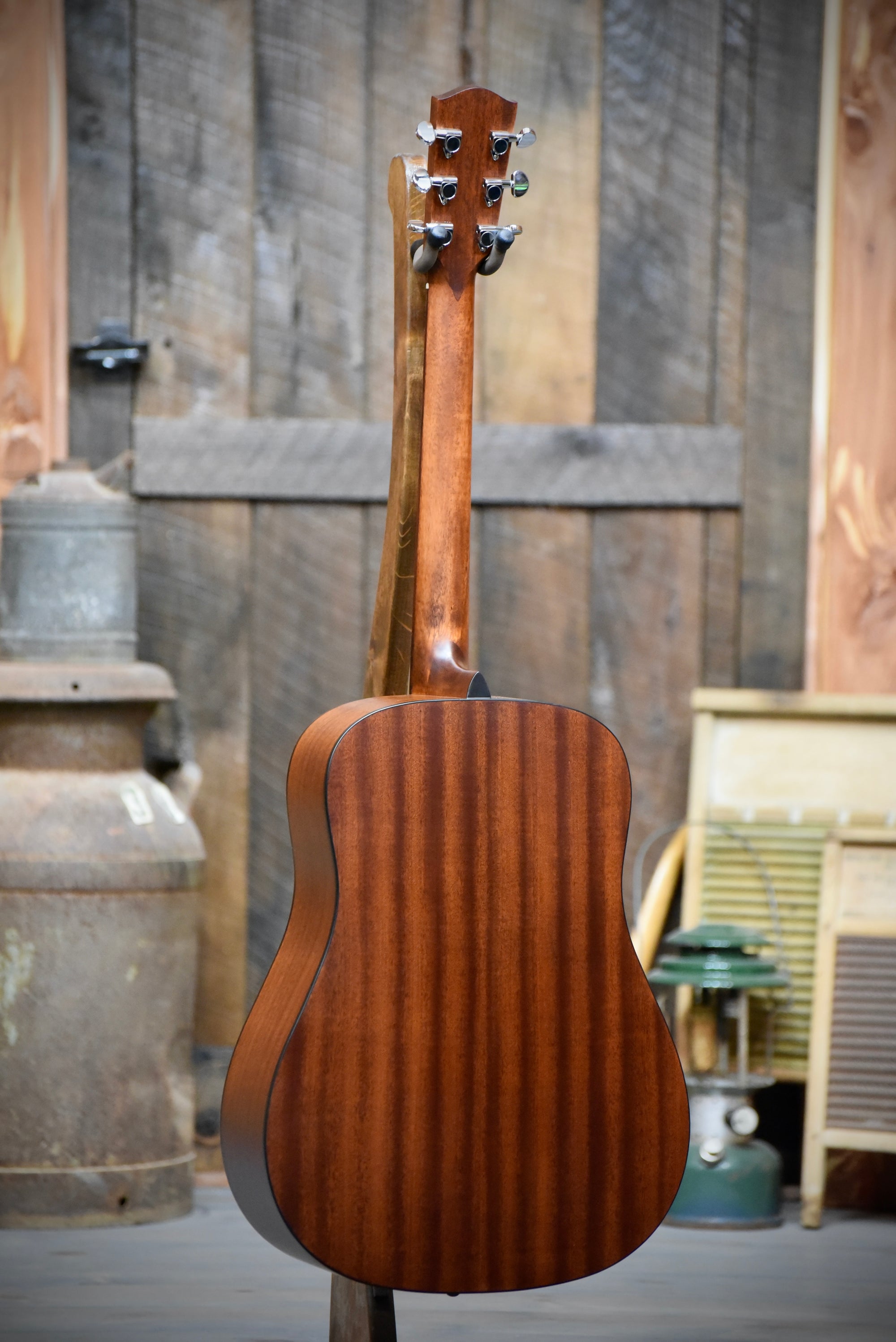 EASTMAN PCH1-D-CLA SOLID TOP ACOUSTIC DREADNOUGHT GUITAR