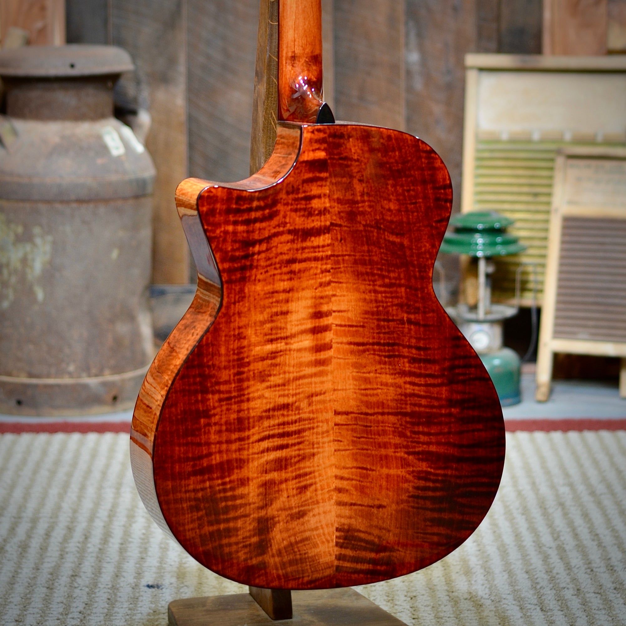 Eastman PCH3-GACE-CLA Acoustic Electric Guitar With Case