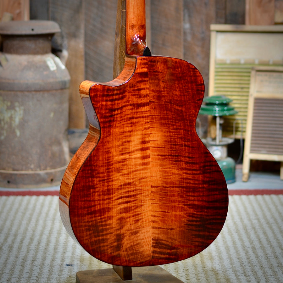 Eastman PCH3-GACE-CLA Acoustic Electric Guitar With Case