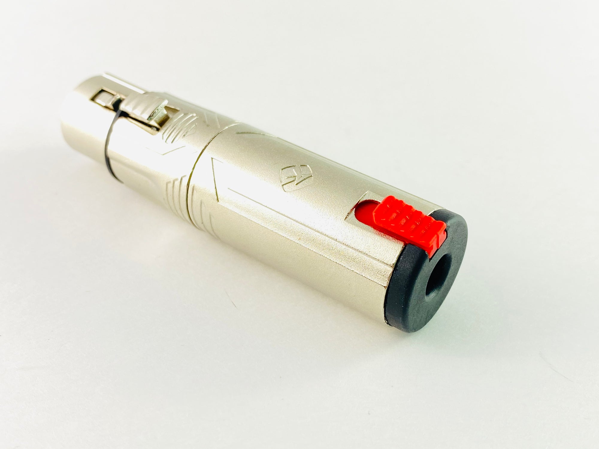 Roxtone RA3XFJF XLR Female to 1/4” Female Latch Adapter