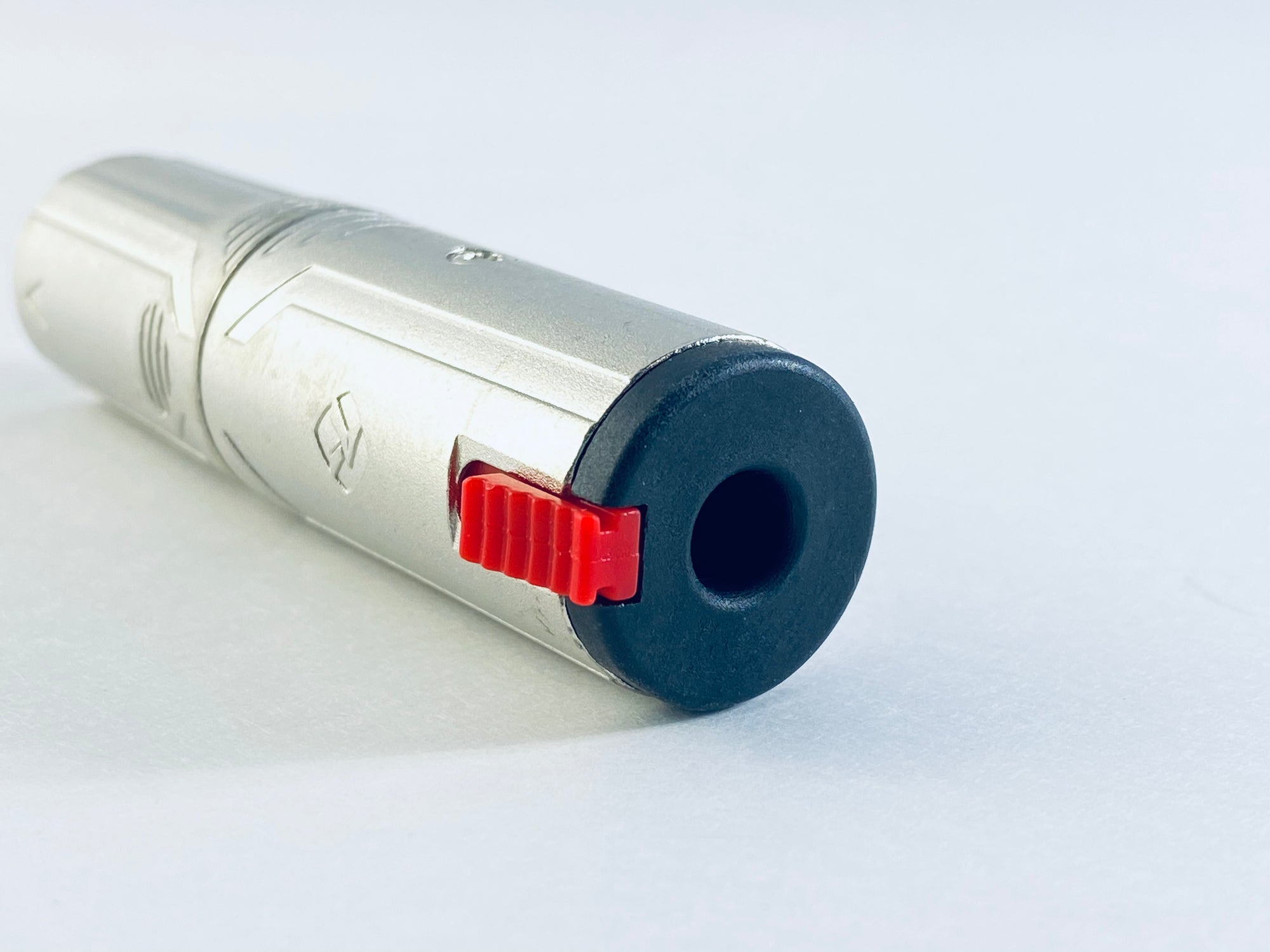 Roxtone RA3XMJF XLR Male to 1/4” Female Latch Adapter