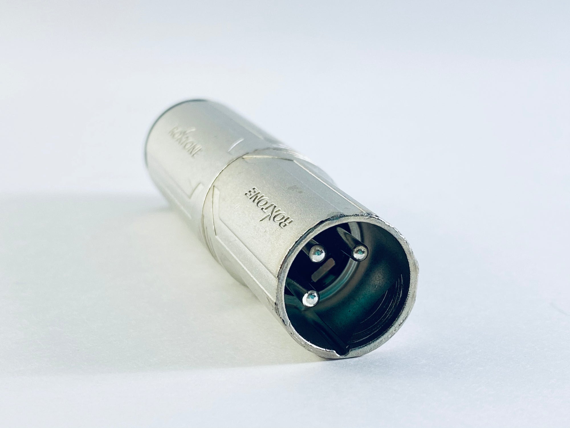 Roxtone RA3XMJF XLR Male to 1/4” Female Latch Adapter