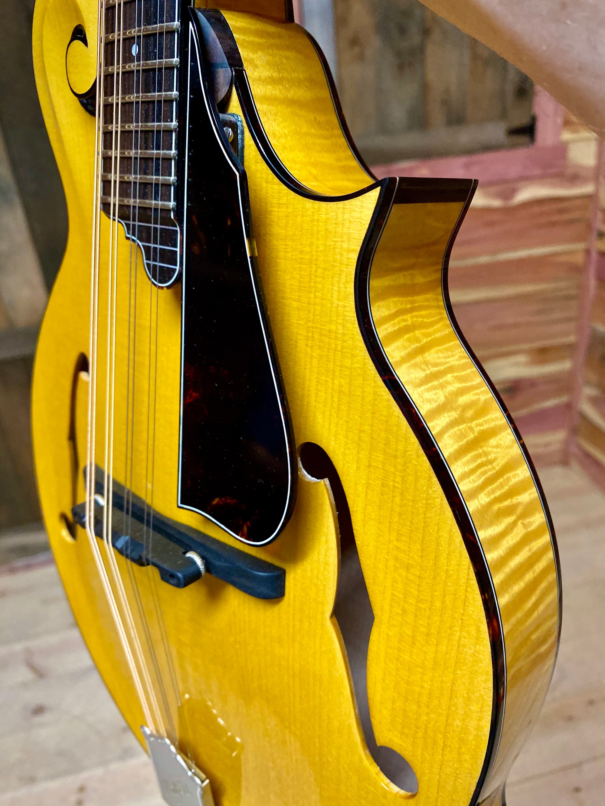 Northfield Big Mon Natural Finish Tortoise Bound F-Style Mandolin With Case