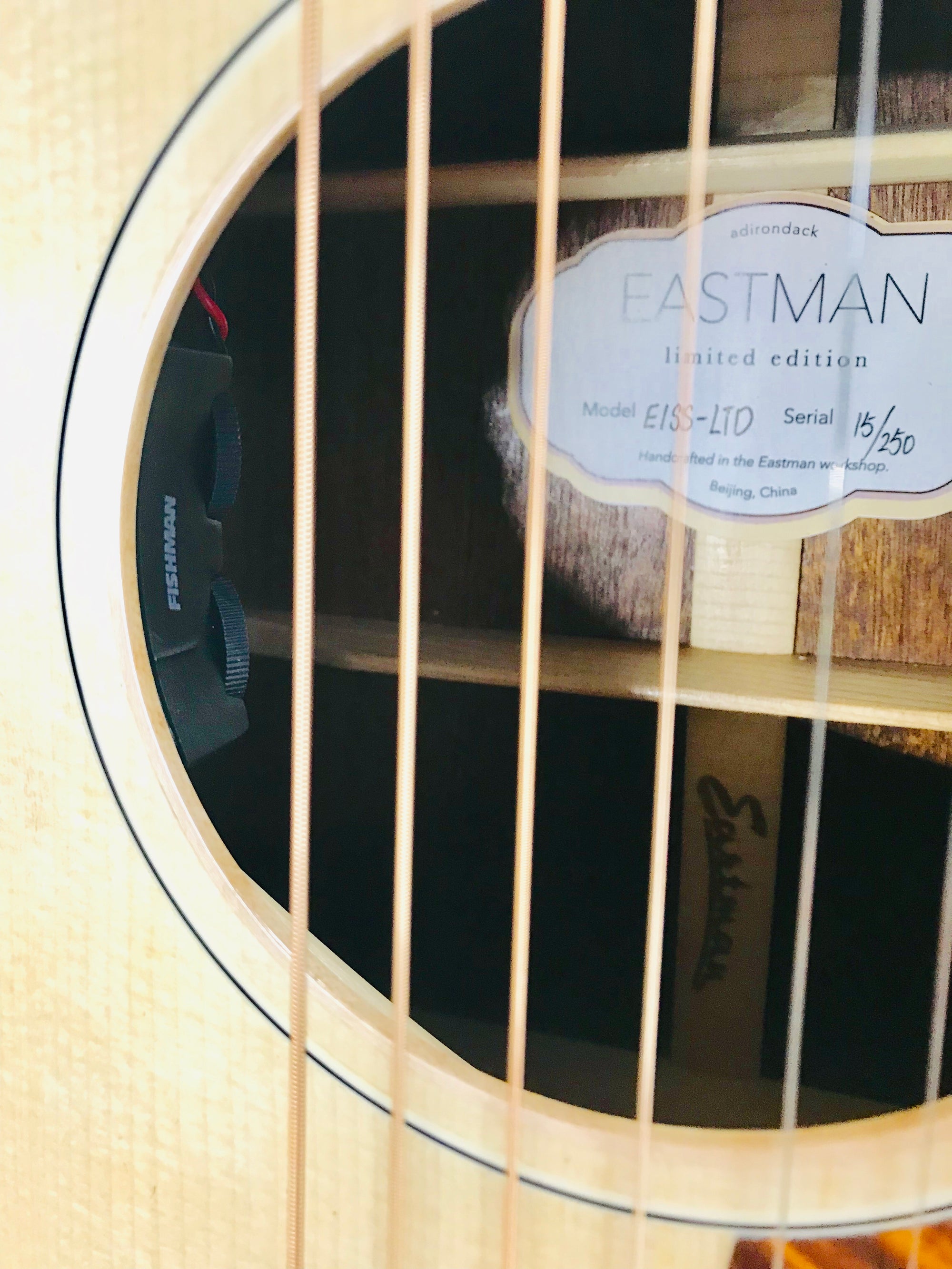 Pre-Owned Eastman E1SS-LTD-CLA Limited Sunburst Dreadnought Slope Shoulder Acoustic Guitar With Case